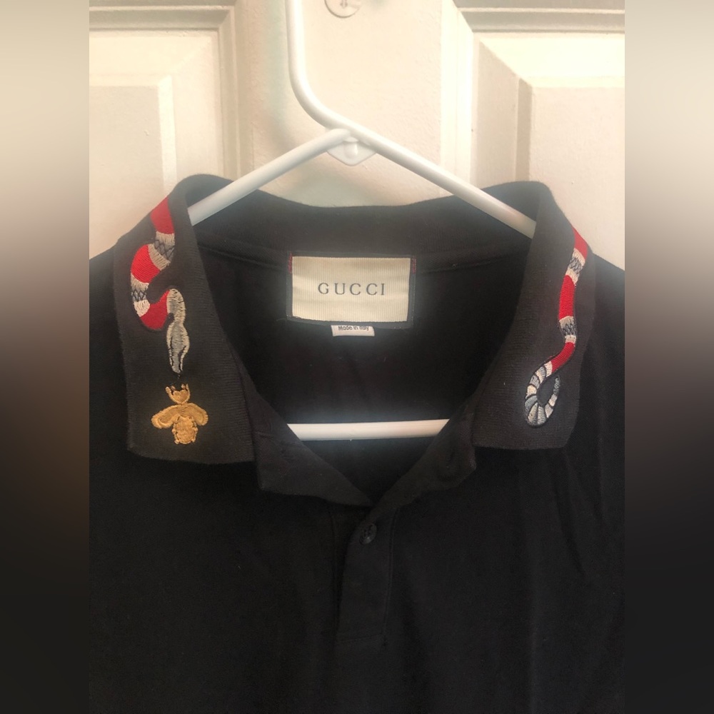 GUCCI POLO SHIRT WITH SNAKE AND BEE EMBROIDERY BLACK GOLD RED